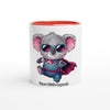 Mug en céramique personnalisable avec intérieur coloré, illustré d'un super koala. Idéal pour ajouter un prénom ou un message personnalisé. Parfait comme cadeau unique et coloré.