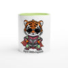 Image d'un mug en céramique avec intérieur coloré, personnalisé avec le dessin d'un super tigre. Parfait pour un cadeau unique avec prénom. Disponible en plusieurs couleurs vives.
